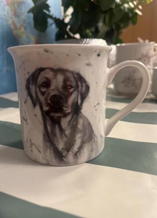 Колекційна керамічна чашка з зображенням чорного лабрадора, що є частиною серії "man's best friend" від компанії leonardo collection.