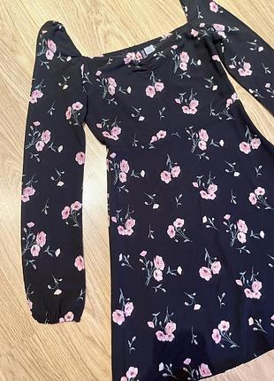 Легенька сукня в квітковий принт