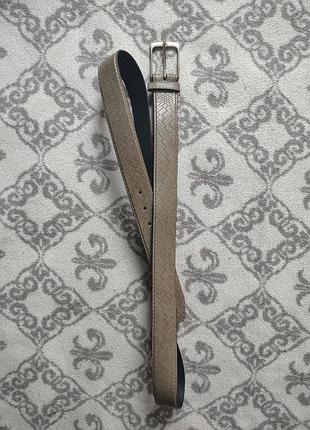 Ремень бежевый с тиснением, классическая металлическая пряжка