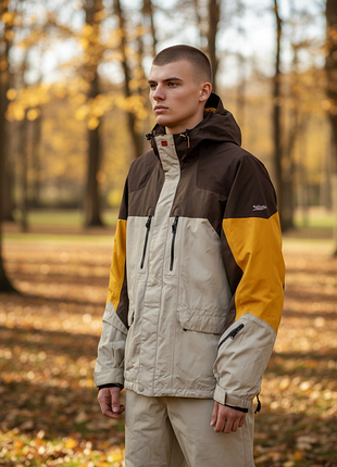 Мужская горнолыжная или сноубордическая куртка,