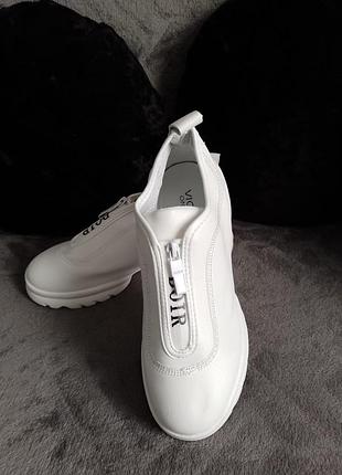 Нові жіночі кросівки..нова модель 2026 року.