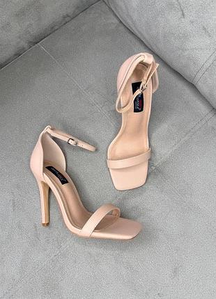 Босоніжки жіночі