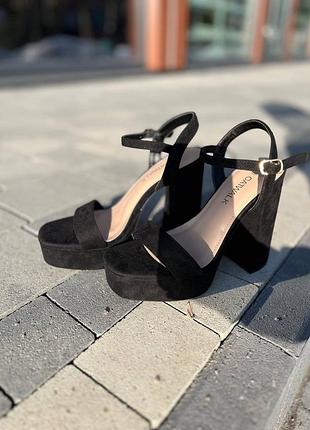 Басонжки дуже гарний стан вдягались 1 раз