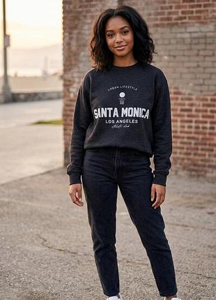 Світшот  з тканини(вареника) бренду prettylittlething .
заміри: пог-59 см;пот-48 см.
довжина виробу-68 см, довжина рукава від шиї -81 см.