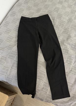 Жіночі чорні вкорочені брюки m&s