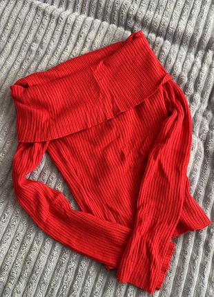 Кофтинка з відкритими плечима у рубчик