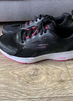 Жіночі кросівки skechers gorun р.39,5 скечерс чорні бігові