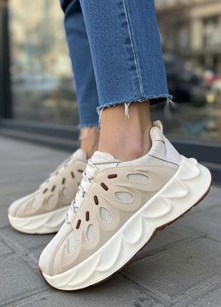 Кросівки жіночі легкі молочного кольору
