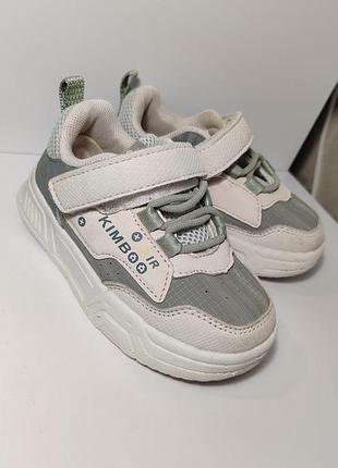 Дитяче взуття на липучці