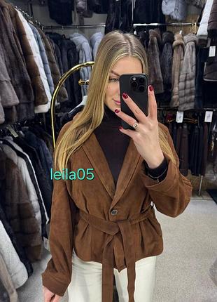 Женский замшевый пиджак. пиджак женский бежевый цвет.
замшевый женский пиджак.