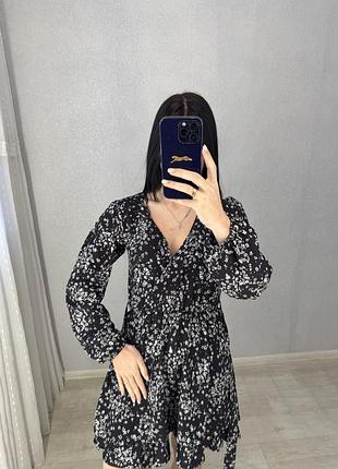 Гарна нова сукня