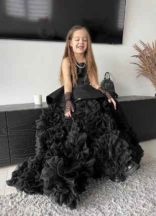 Это отличная новинка для вашего ассортимента! такой формат (юбка + баска как отдельные элементы) сейчас на пике моды, ведь он позволяет трансформировать выборы