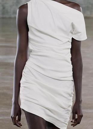 Міні плаття з драпіровкою і асиметричне  zara біле льон