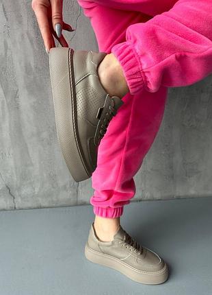 Кросівки 10513, р. 41, натуральна шкіра, беж