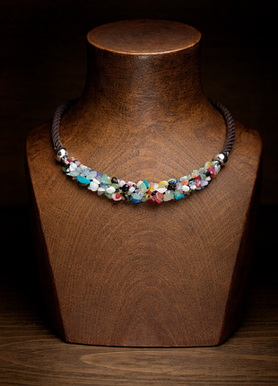 Кольє з самоцвітами, букет💐🌹🌷 з напівдорогоцінним камінням всіх кольорів. незабутній подарунок. під одяг будь -якого кольору