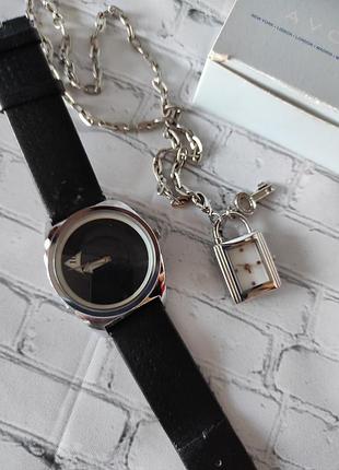 Годинник на ланцюжку жіночий