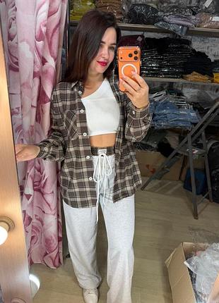 Стильный костюм в цветах