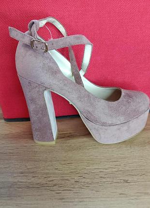 Стильные женские туфли