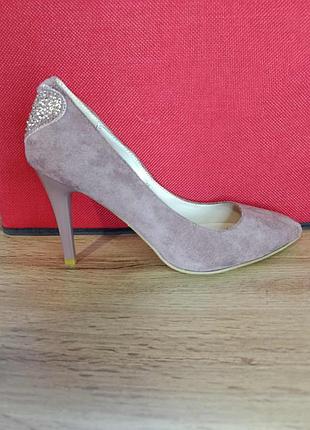 Жіночі туфлі