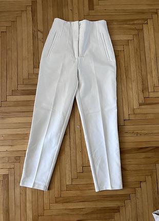 Белые брюки р. s