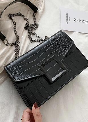 Жіноча сумочка класична кроссбоди на ланцюжку ремінці під рептилію пітон змія крокодил чорного кольору