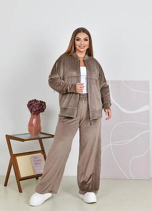 Костюм з велюру.