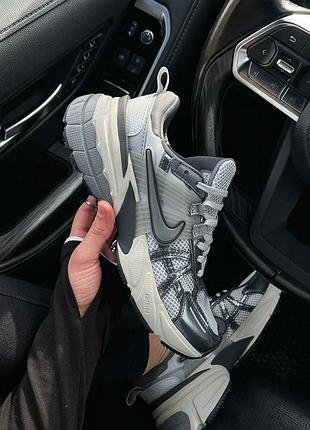 Шикарнезні жіночі кросівки nike v2k runtekk pure platinum wolf grey premium сірі