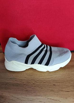 Кроссовки женские