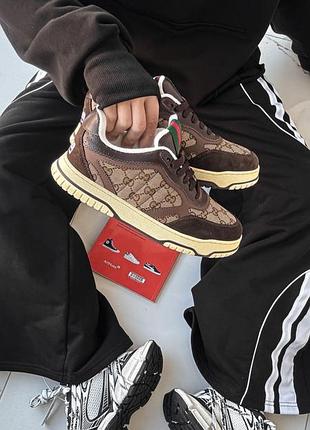 Брендові кросівки