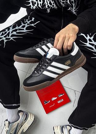 Кросівки брендові