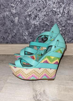 Стильные босоножки baskoni