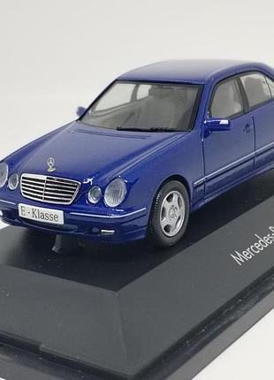 Коллекционная масштабная модель автомобиля mercedes-benz e-class w210 1:43 herpa