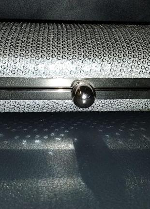 Вечерняя серебристая клатч-сумочка с блестящими пайетками