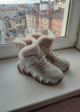 Черевики хайтопи жіночі теплі на платформі 38 розмір бежеві на хутрі