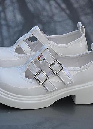 Вау ефектні туфлі на дівчинку білосніжні