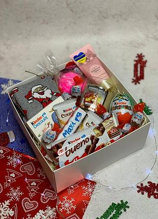 Женский подарочный бокс2 со сладостями квадратный 20*20*10