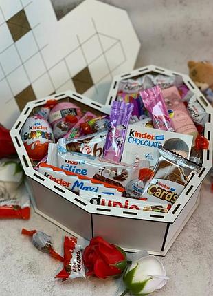 Женский подарочный бокс со сладостями в форме сердечка 27*25*10