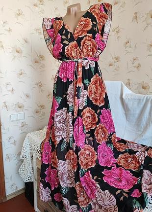 Яскраве плаття зі спідницею плісе