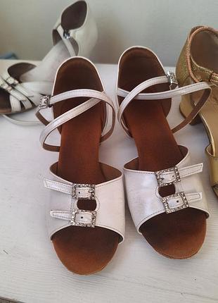 Білі туфлі для бальних танців, розмір 34