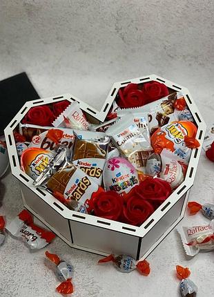 Женский подарочный бокс со сладостями в форме сердца 27*25*10