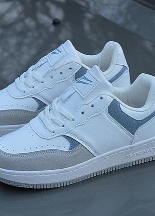 Стильні біленькі кросівки жіночі із сірими вставками