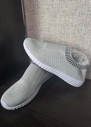 Текстильні невагомі кросівки