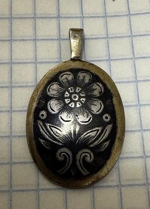 Вінтажний жіночий кулон зі стерлінгового срібла 875 проби «кубачі» з ефектом зберігання.