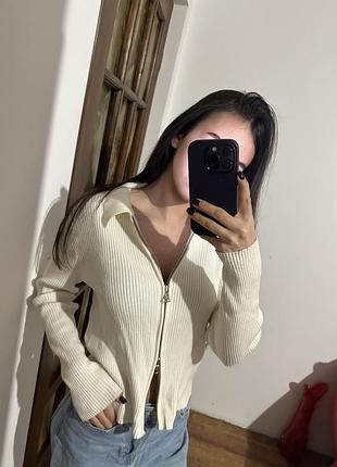 Кофта з акцентим замком