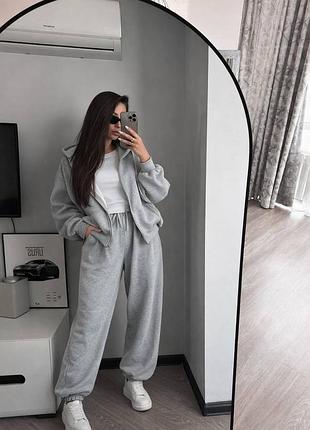Жіночий стильний спортивний костюм