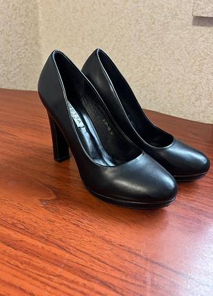 Туфлі човники . loretta.