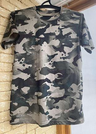 Спортивна футболка nike dri-fit camo, s