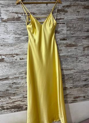 Теплые оттенки платьев