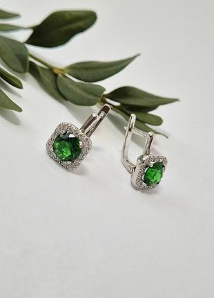 Серьги серебряные, зеленый камень