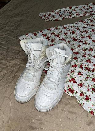 Кроссовки adidas